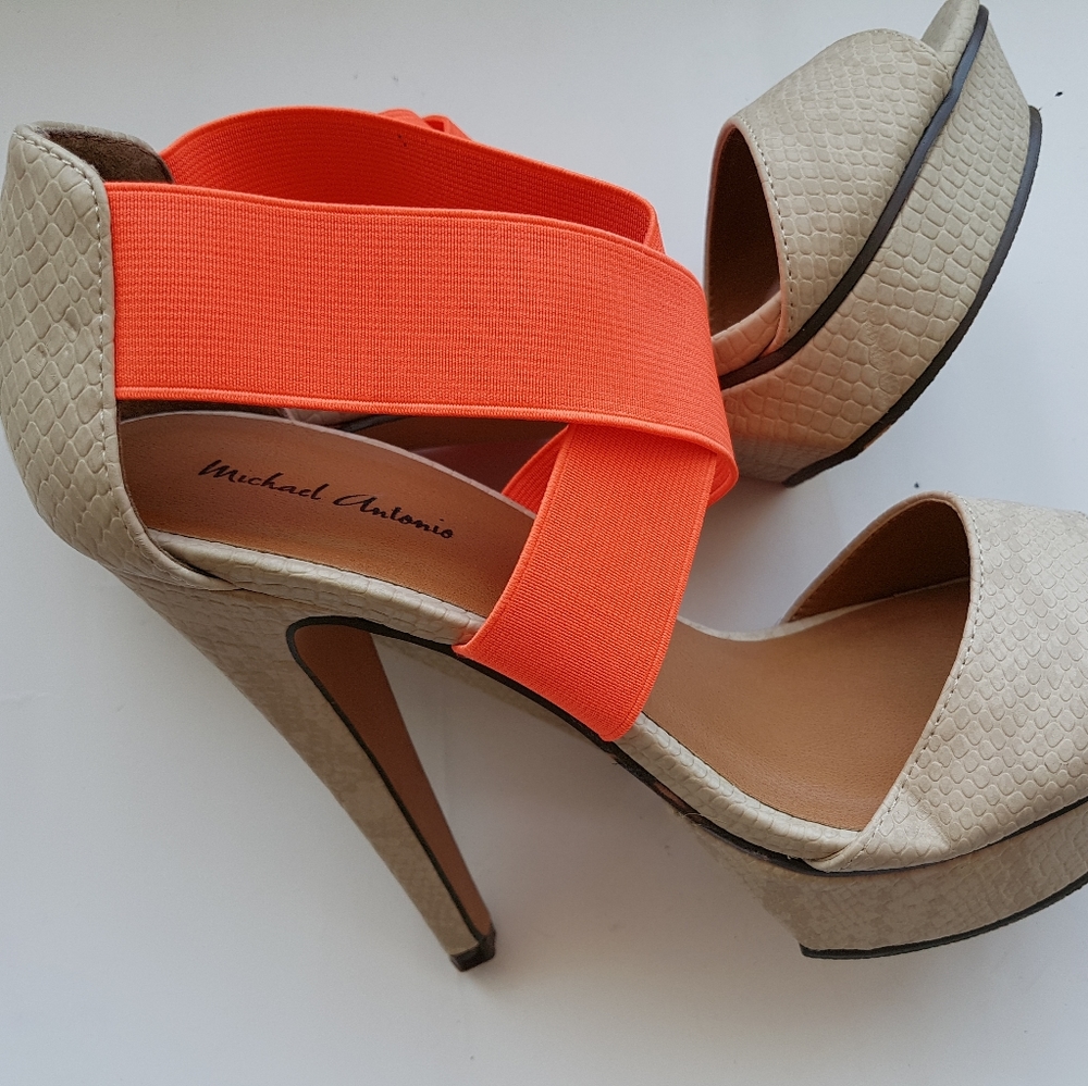 Michael Antonio nude peep toe with elastic neon